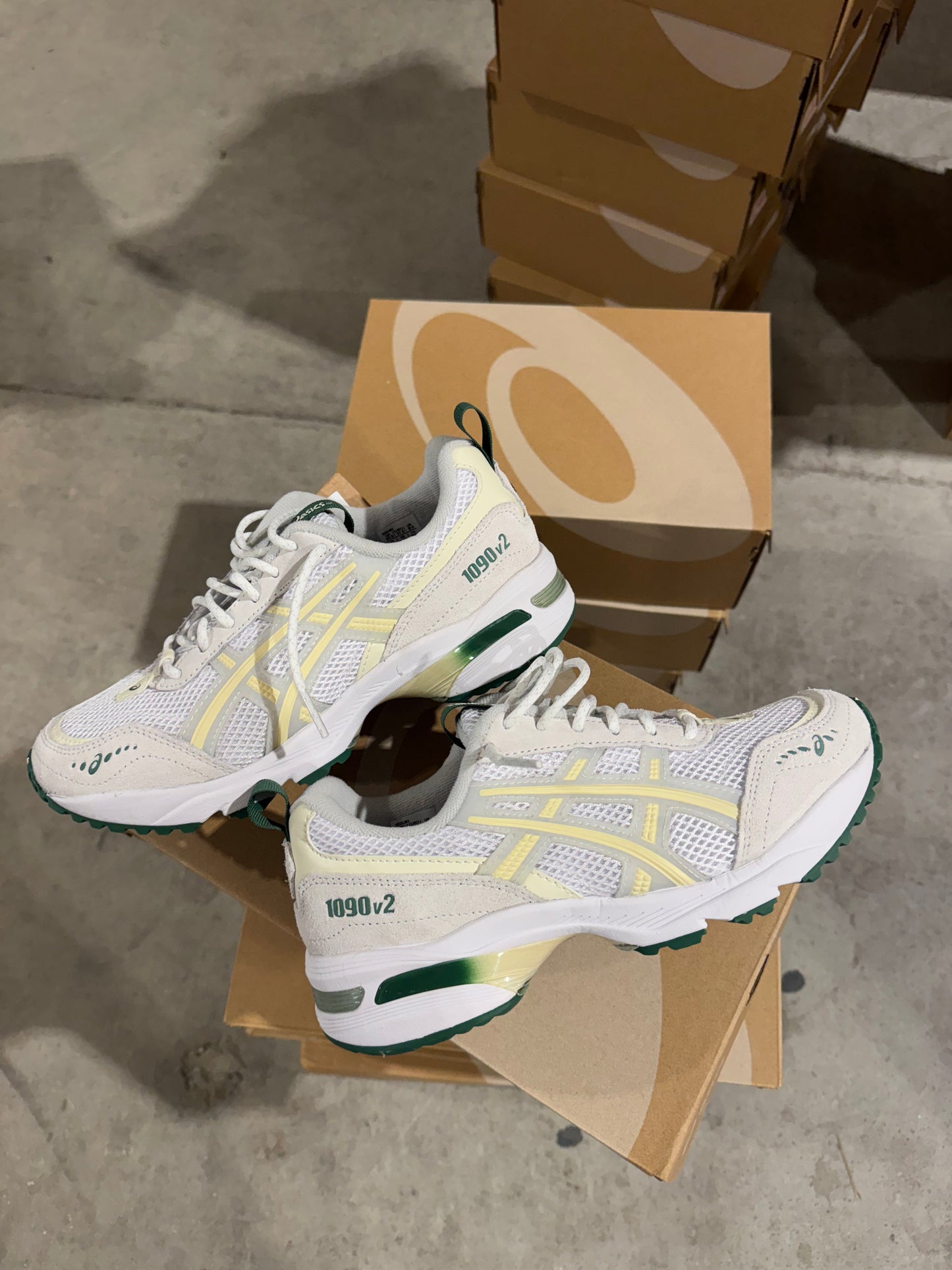 Asics 1090 v2’s White / Glacier Grey - Vanity Gifts