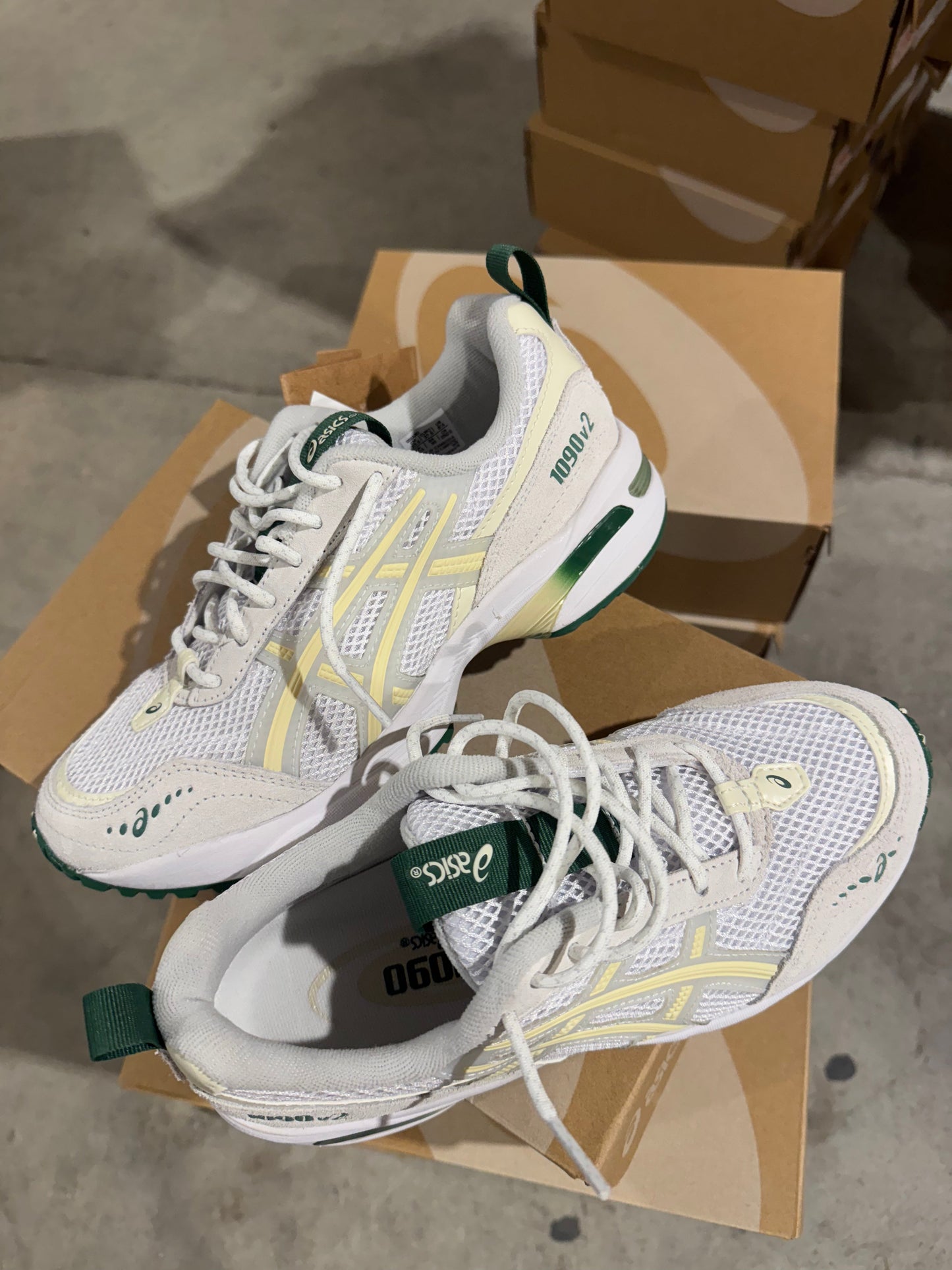 Asics 1090 v2’s White / Glacier Grey - Vanity Gifts