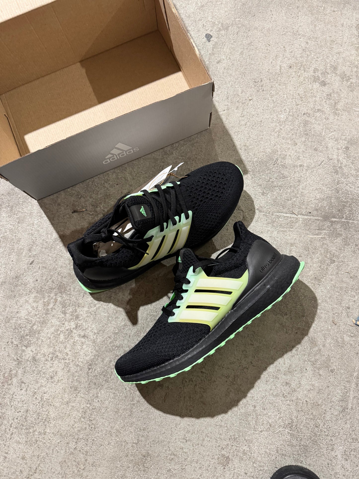 ADIDAS ULTRABOOST 5.0 DNA