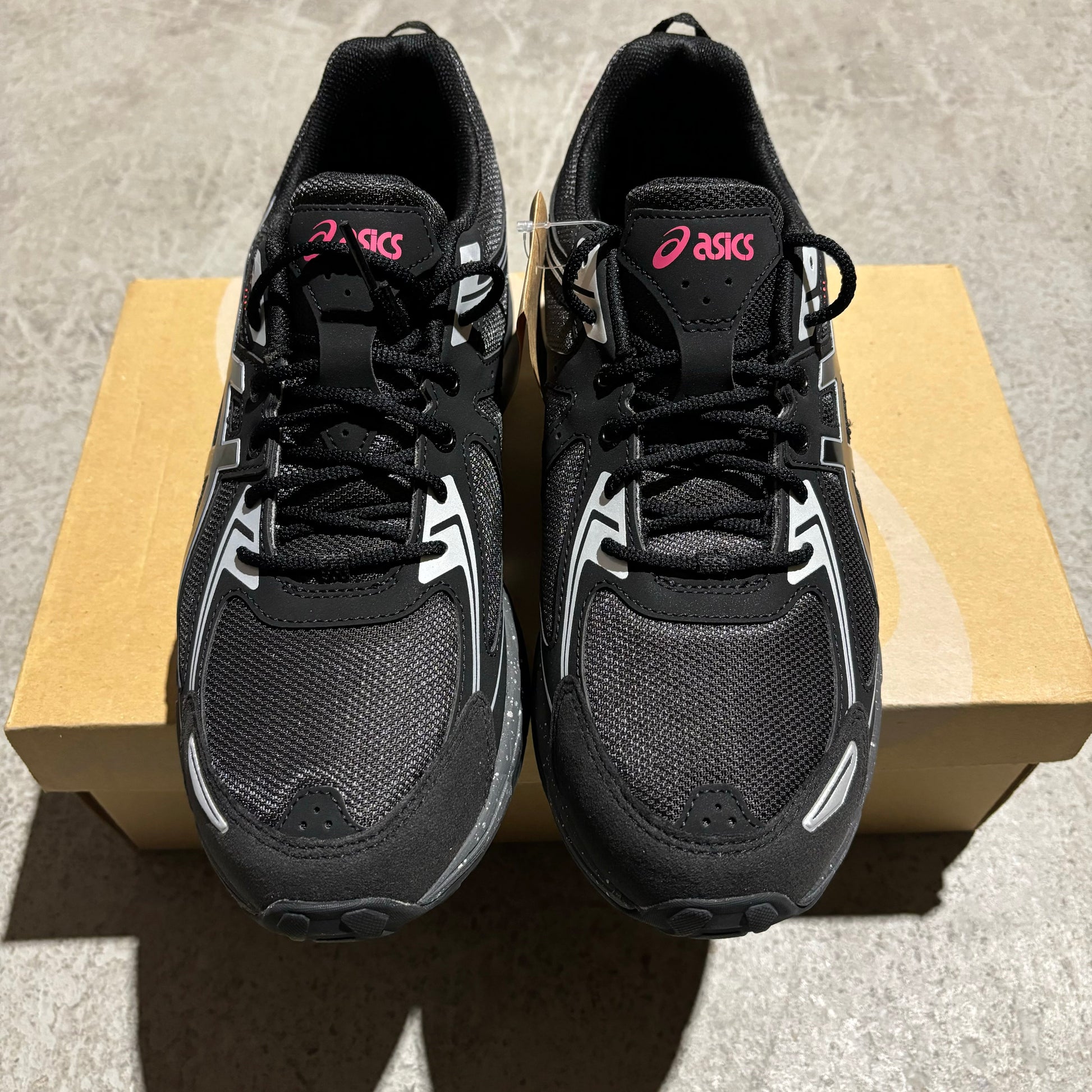ASICS Gel Venture 6 Black/Red - Vanity Gifts 