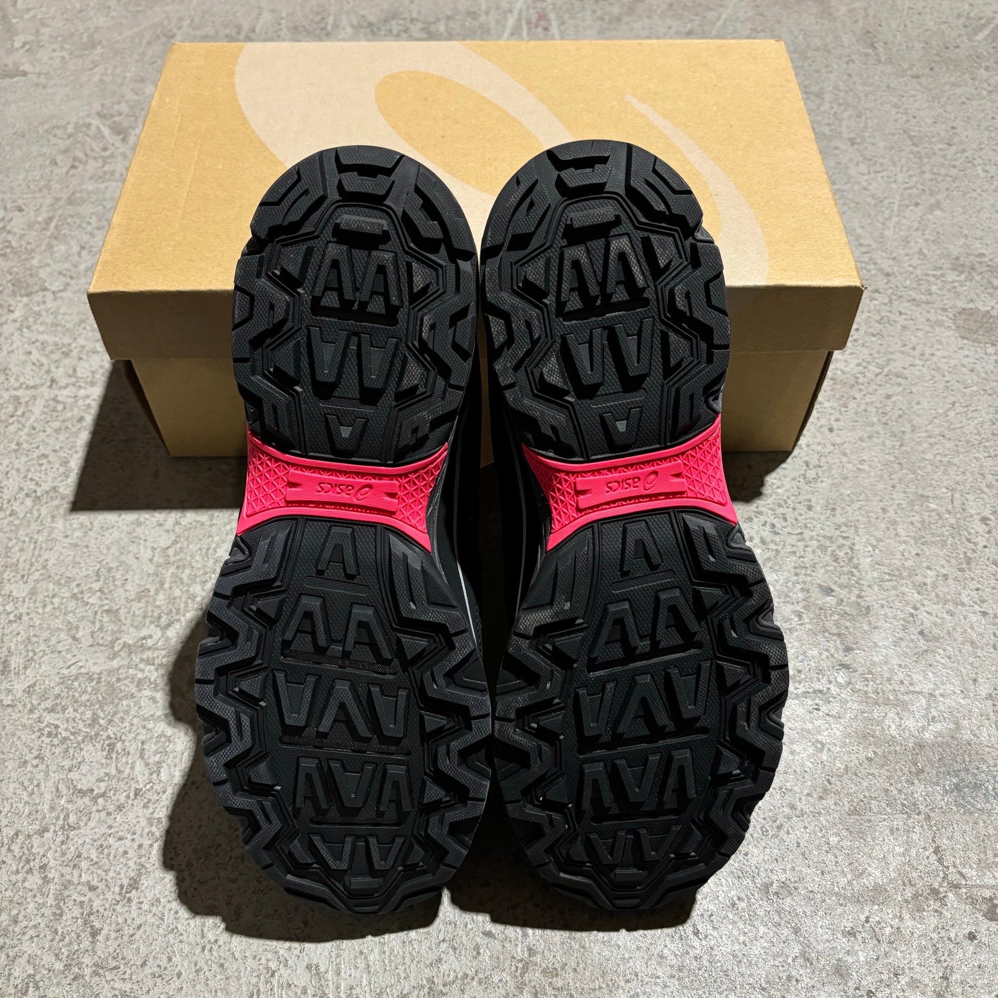 ASICS Gel Venture 6 Black/Red - Vanity Gifts 