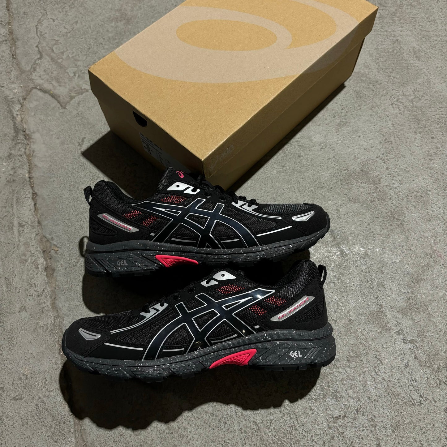 ASICS Gel Venture 6 Black/Red - Vanity Gifts 